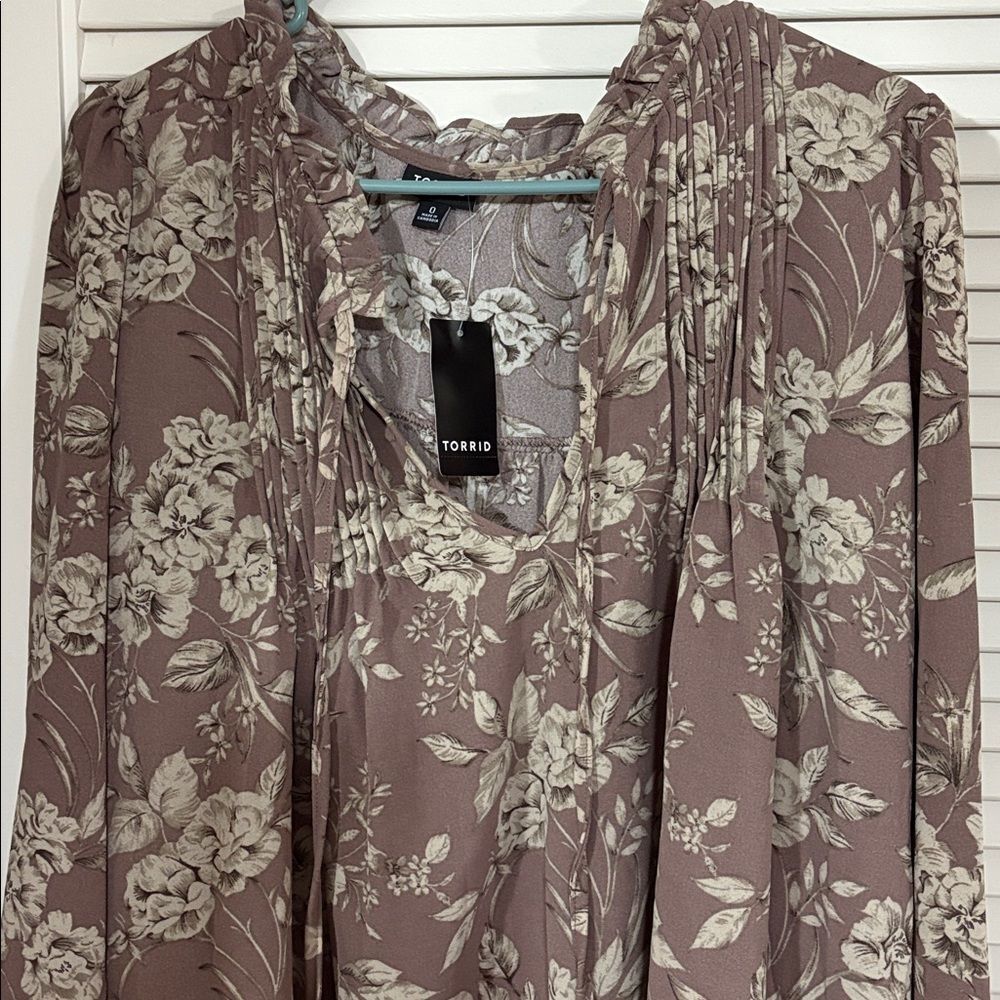 Torrid Flowy Floral Peasant Top with Tie detail - Picture 2 of 6